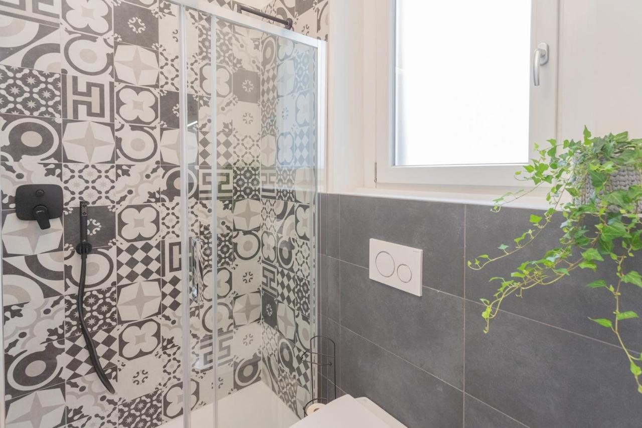 A Step From The Lake Apartment By Rent All Комо Екстериор снимка