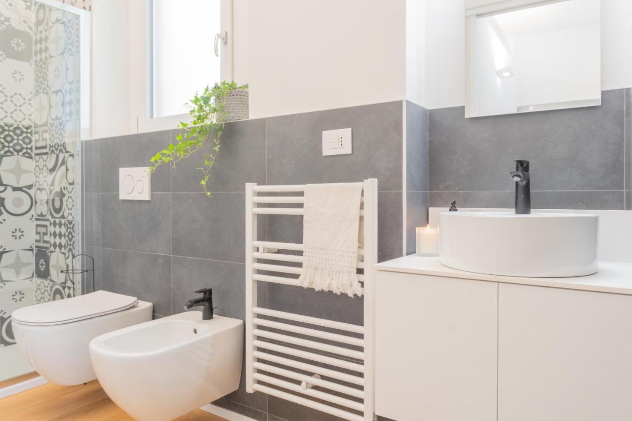 A Step From The Lake Apartment By Rent All Комо Екстериор снимка