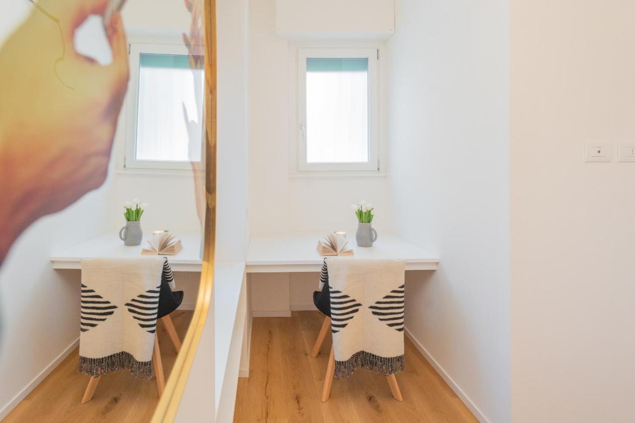 A Step From The Lake Apartment By Rent All Комо Екстериор снимка