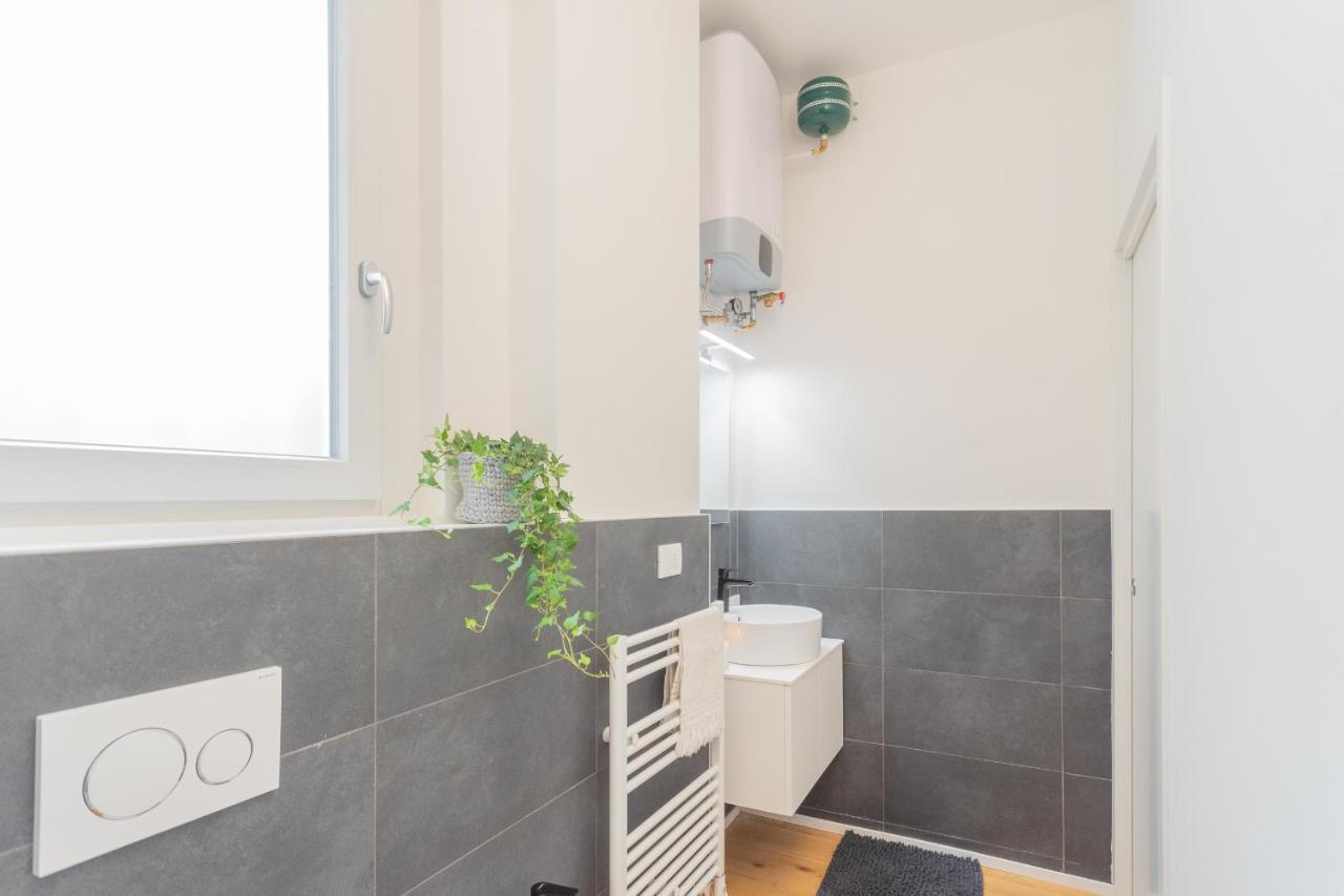 A Step From The Lake Apartment By Rent All Комо Екстериор снимка