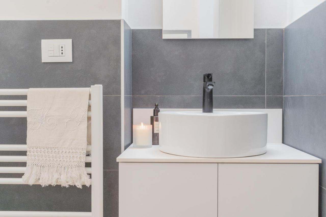 A Step From The Lake Apartment By Rent All Комо Екстериор снимка