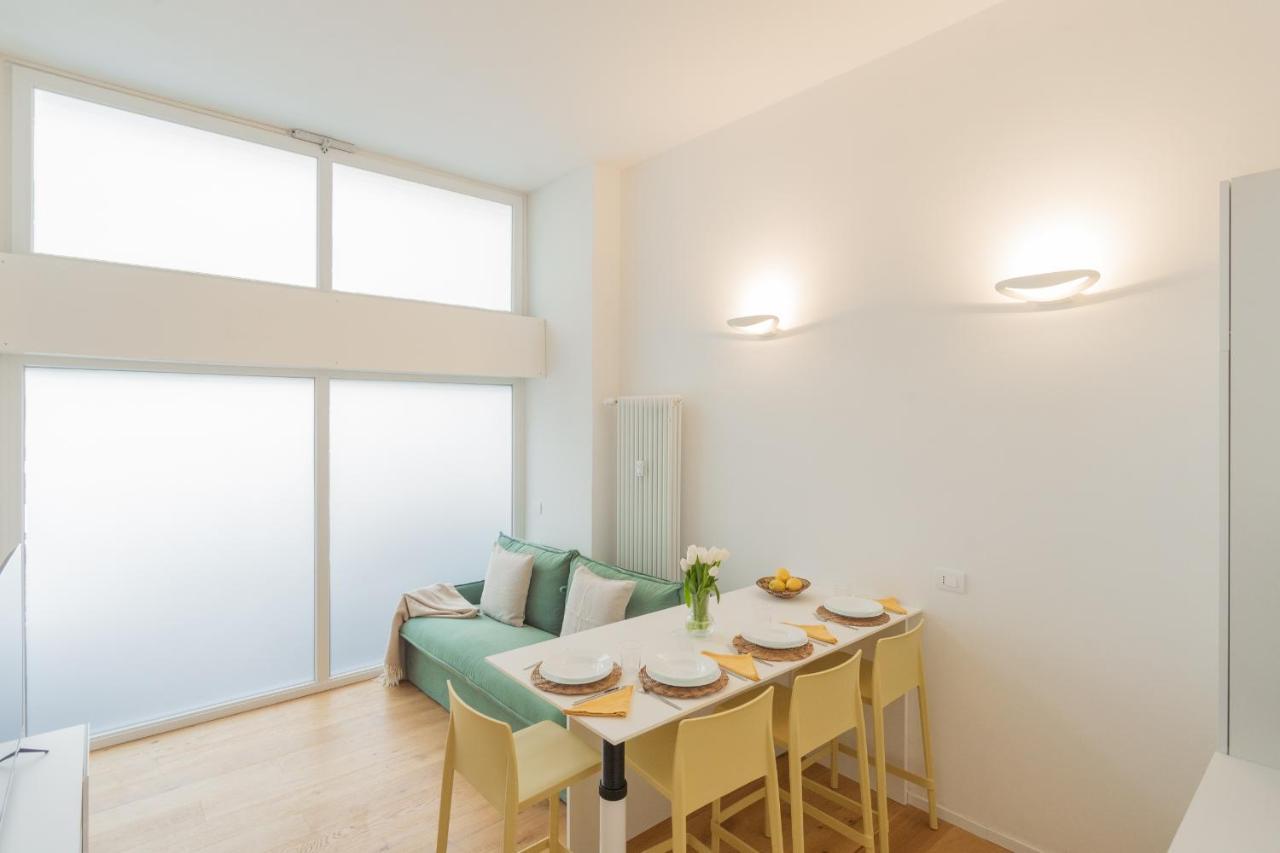 A Step From The Lake Apartment By Rent All Комо Екстериор снимка