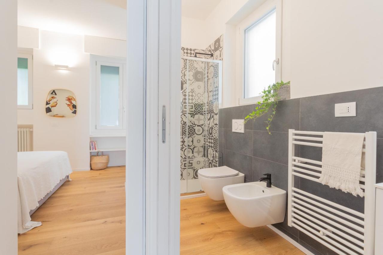 A Step From The Lake Apartment By Rent All Комо Екстериор снимка