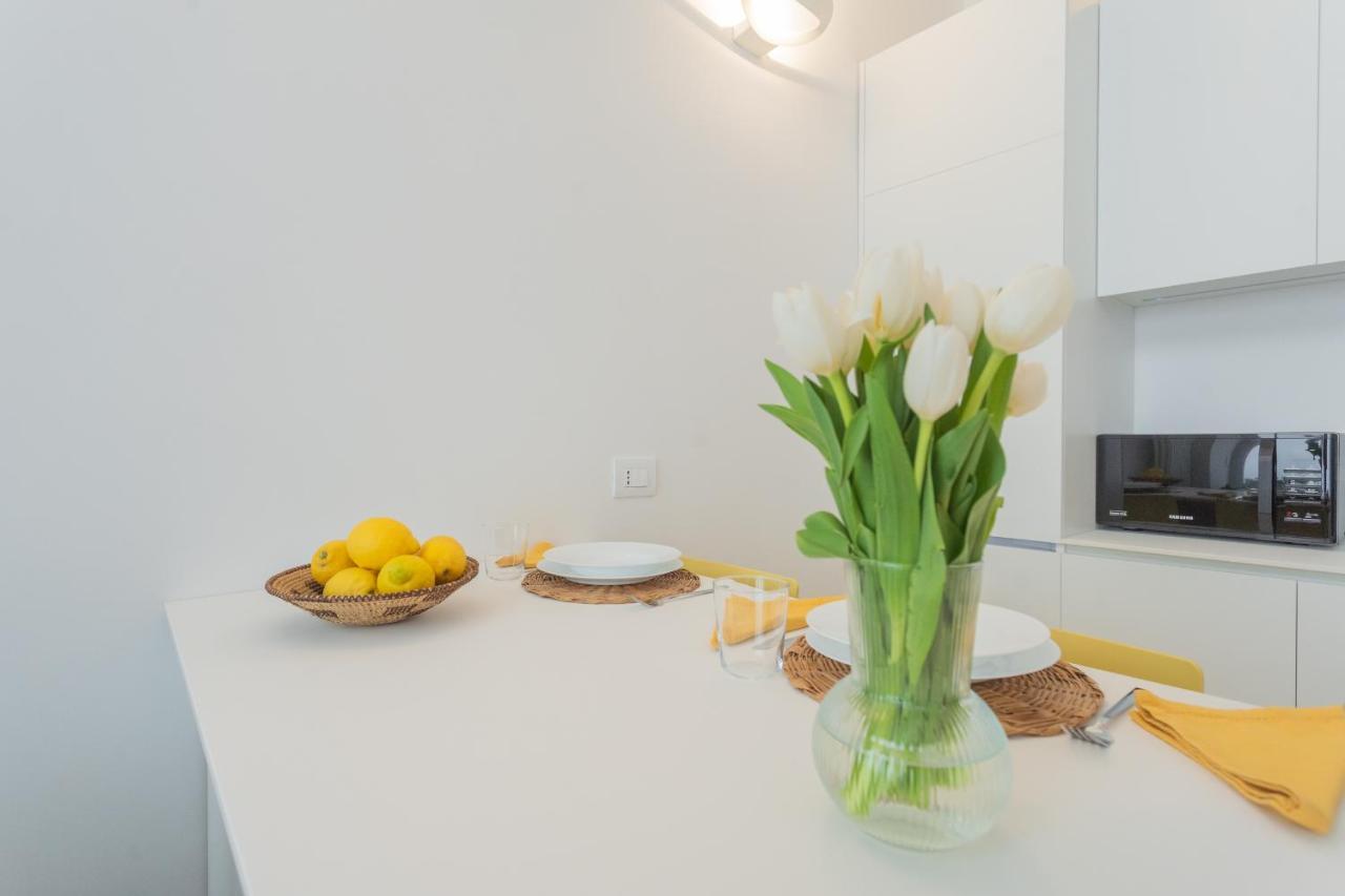 A Step From The Lake Apartment By Rent All Комо Екстериор снимка