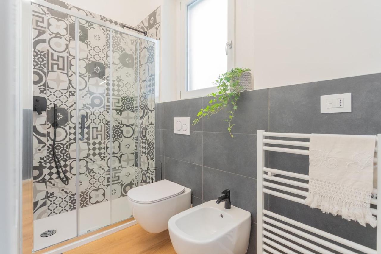 A Step From The Lake Apartment By Rent All Комо Екстериор снимка